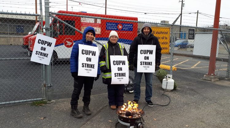 Cariboo postal workers take part in rotating strike action