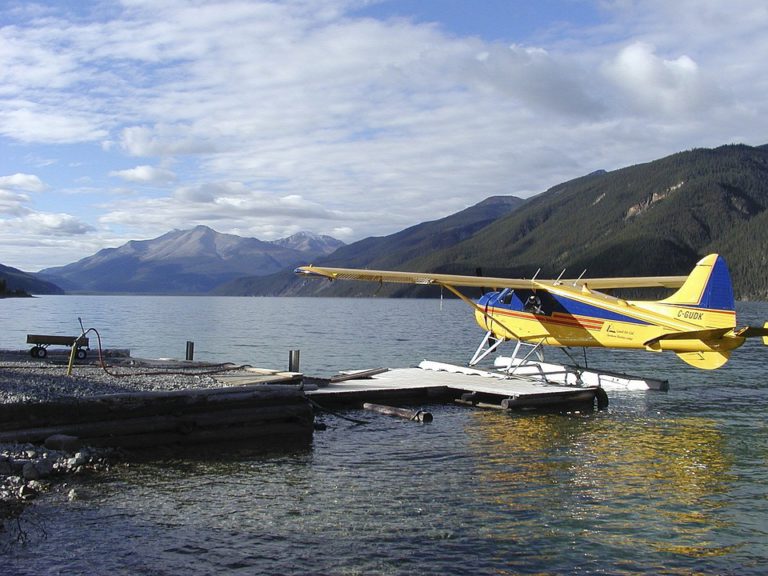 Float plane crashes in Fraser Lake