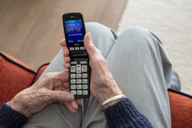 RCMP Federal Policing Units are warning seniors about scams