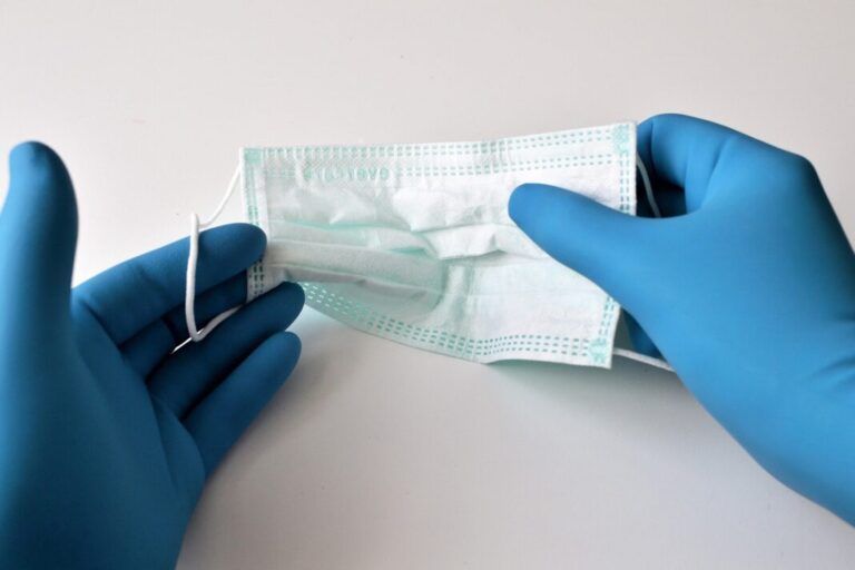 BC reintroduces mask requirements in health care facilities amid respiratory illness season